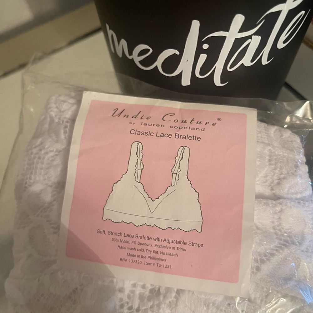 White color bralette let’s fits nicely has adjustable straps in bag,